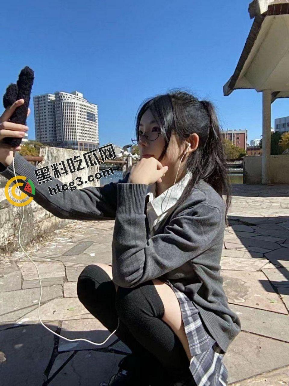 上海00年『叶蓉蓉』沦为金钱奴隶!清纯女神小萝莉与金主爸爸口交私拍曝光,男友心碎成绿帽侠!-4