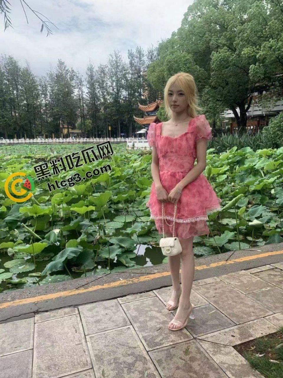 上海00年『叶蓉蓉』沦为金钱奴隶!清纯女神小萝莉与金主爸爸口交私拍曝光,男友心碎成绿帽侠!-8