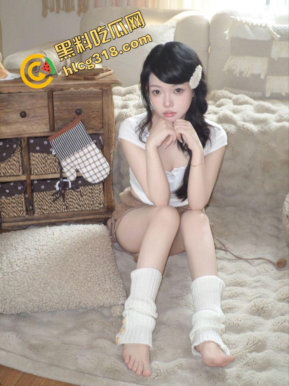 南昌服装店老板娘『孙璐』蜜桃臀母狗桌上被调教,贱样子全出来了,好屁股必须后入爆操才带劲!-5