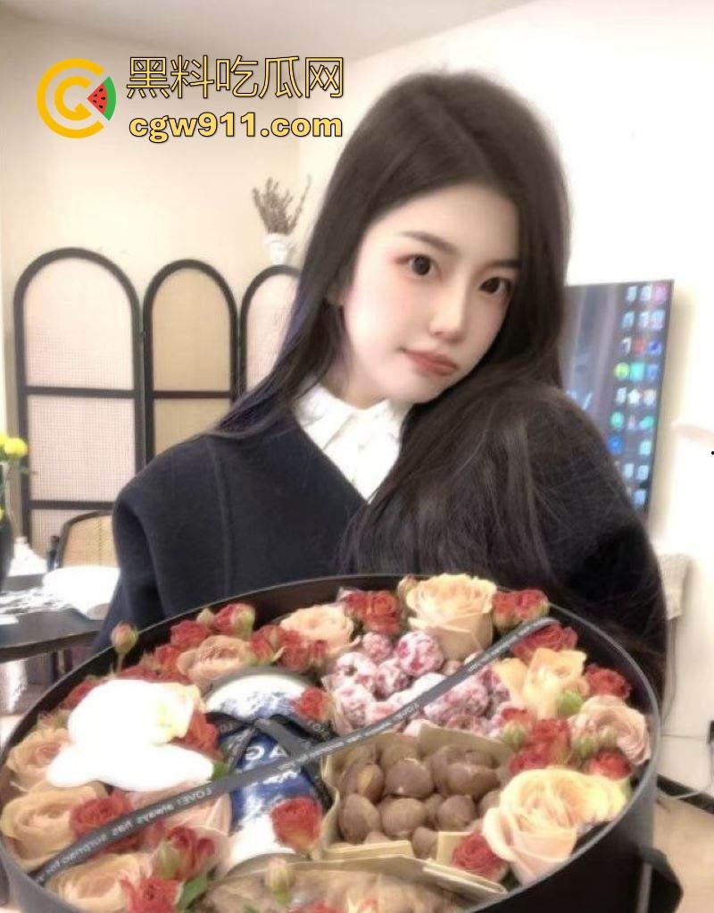 深圳高颜值清纯女神【沈佳颖】下班激情做爱解压，黑丝翘臀骑乘榨精，嫩穴喷汁内射高潮，从疲惫到狂热的转变！-6