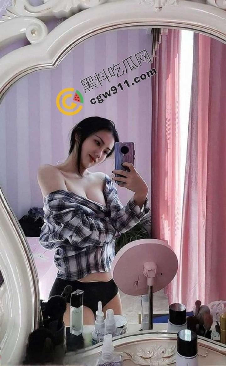 上海交通广播主持人【何珊珊】被富家公子哥拿捏,意图分得金钱,却被轻松摆布,曝光视频引爆网络惊呼!-1