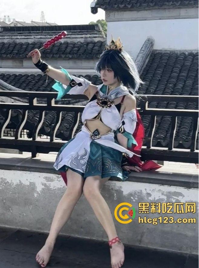 B站百万粉丝UP主『六二二同学』露脸自慰视频曝光!国内是cos国外福利姬,高潮喷白浆!-3