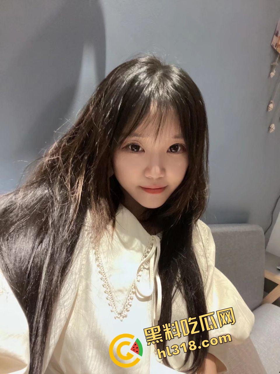 成都西南交大反差母狗『刘若彤』和男友出租屋玩疯了,拍了整整一册淫照,视频淫照百张爆仓云盘流出!-4