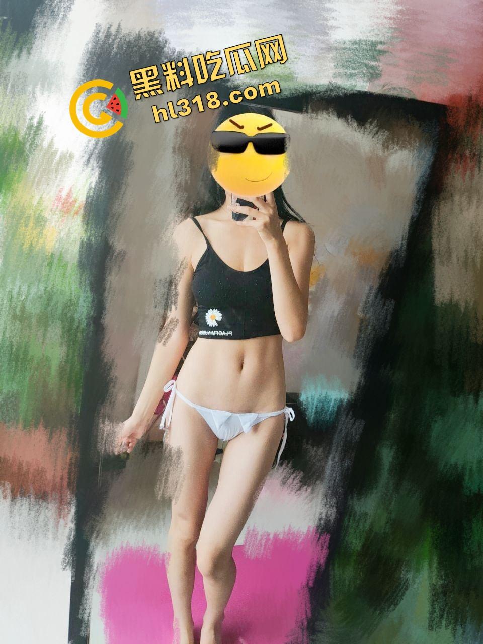 成都西南交大反差母狗『刘若彤』和男友出租屋玩疯了,拍了整整一册淫照,视频淫照百张爆仓云盘流出!-9