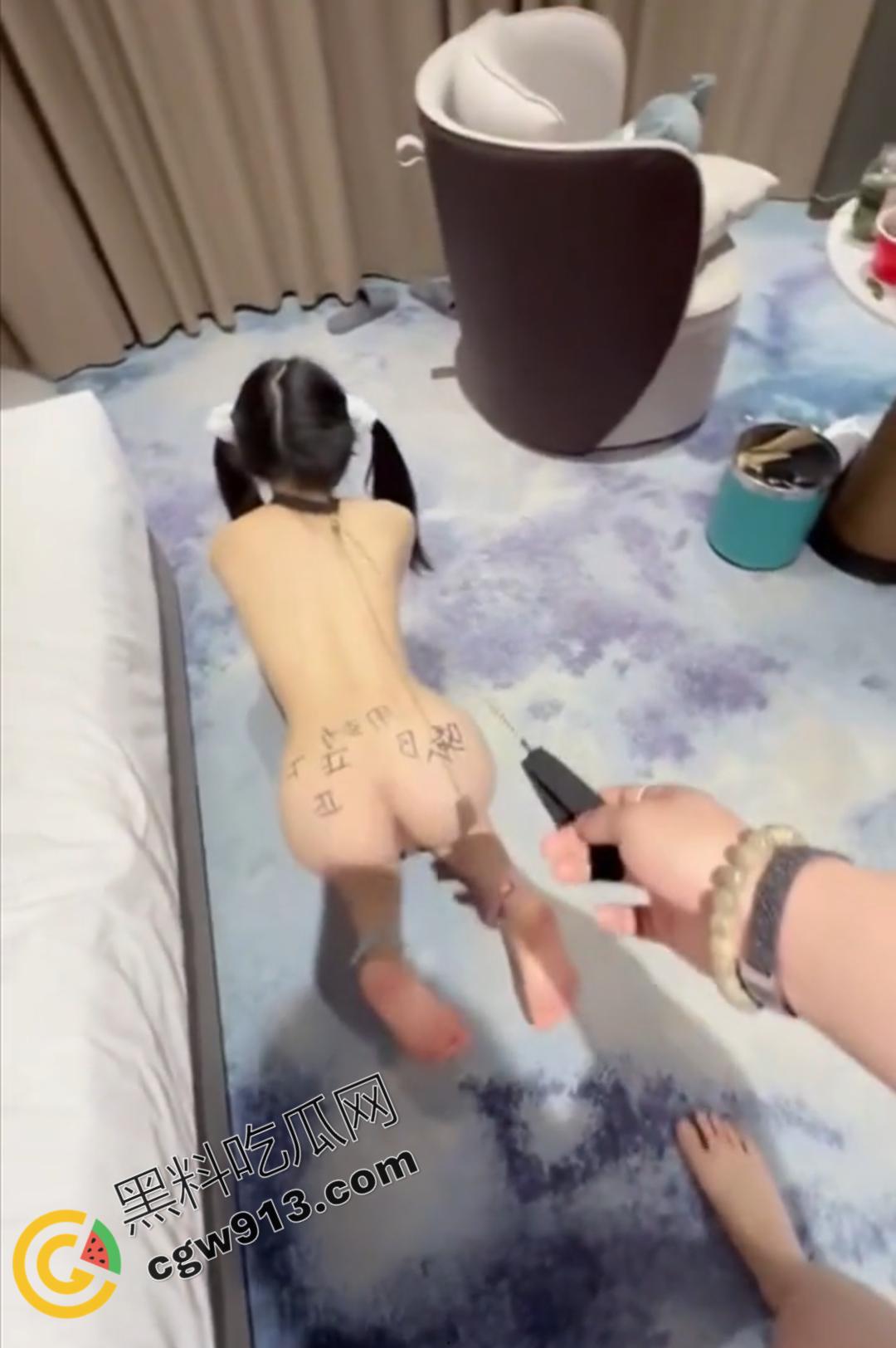 上海抖音小萝莉【仅呆酱】化身金主乖巧母狗,阳台做爱,户外露出,被神秘大佬肆意调教,反差极大引爆全网-7