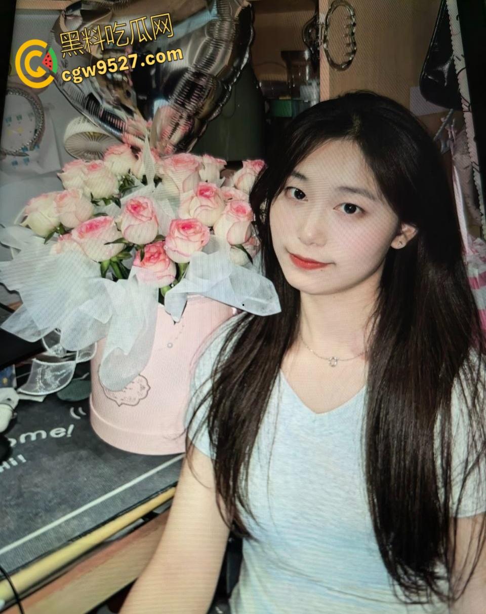 北京理工大学大二学妹【刘茹】,天天晒学生清纯人设,背地到处撩骚约炮,晚上酒店被金主疯狂爆操 !-5