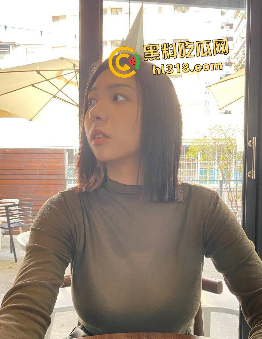 台湾极品人妻空姐下飞机就变母狗，舌头狂舔鸡巴，恨不得把鸡巴包完，红蓝灯下被操到神志不清！-2