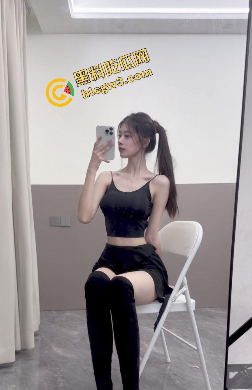 抖音小蛮腰蜜桃臀美腿御姐网红『小腰精i』猛男大哥前后体位爆插淫穴!高潮迭起痉挛抽搐!原创独家曝光!-4