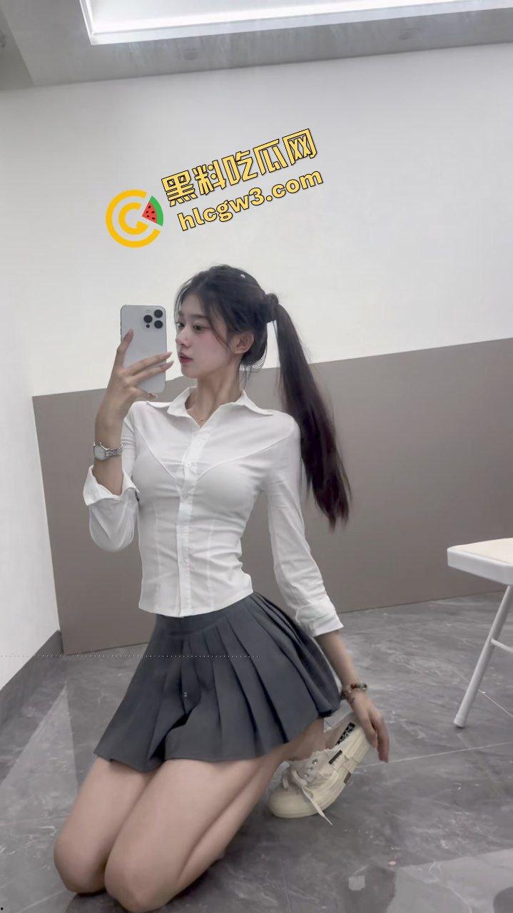 抖音小蛮腰蜜桃臀美腿御姐网红『小腰精i』猛男大哥前后体位爆插淫穴!高潮迭起痉挛抽搐!原创独家曝光!-5