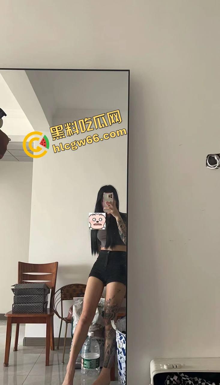 瓜友投稿曝光骚逼前女友『何秀慧』一边跟我谈恋爱一边偷偷给我兄弟开腿,这逼贱得不插一天都发骚!-1