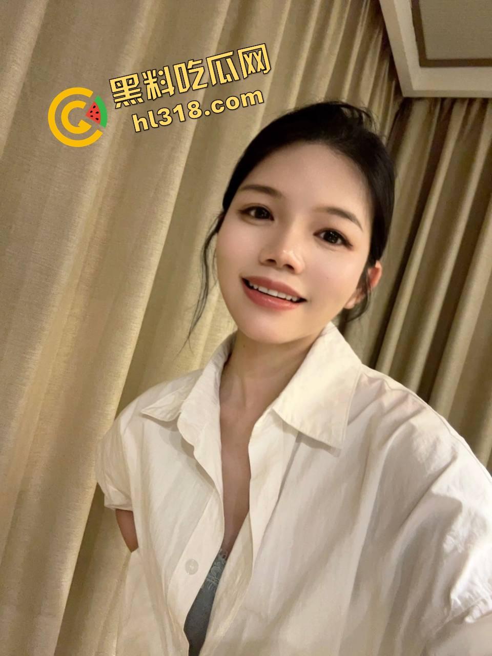 野外车震把骚母狗调教到极致,没扩阴道具直接拿挡杆用,整个挡杆被吞进去,每次挂挡思想不纯洁了!-3