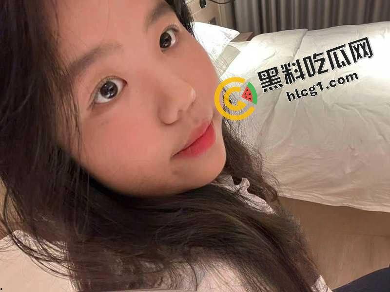 广东海德双语实验学校微胖骚货『黄津瑜』刚满18就见红 约炮猛男学弟视频流出-1