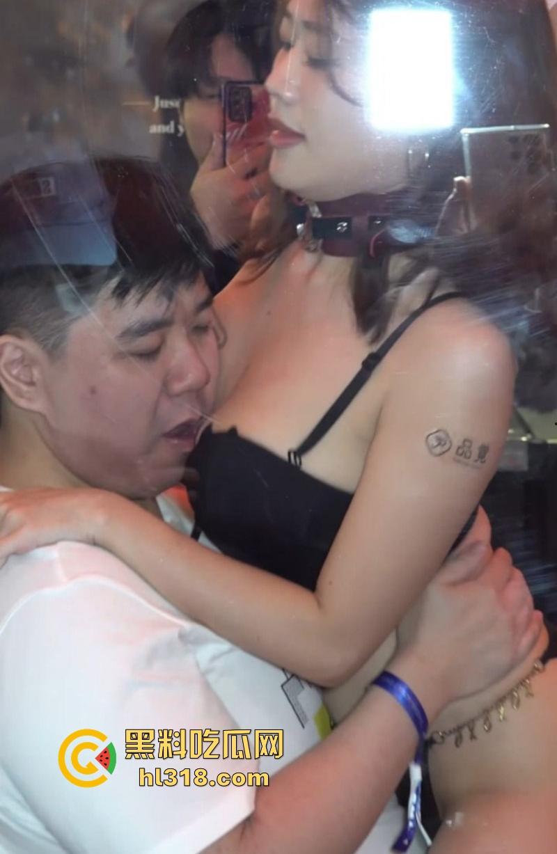 台湾情趣内衣展销会，超大超尺度表演，AV女优现场激情互动，贴身热舞超大超尺度表演让人血脉喷张！-4