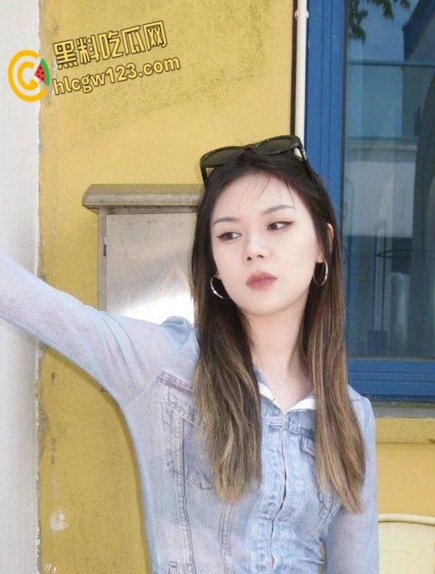 00后模特【蒯欣欣】清纯T台变情趣野猫,白虎肥臀后入,娇喘勾魂内射还想再来一炮!-1