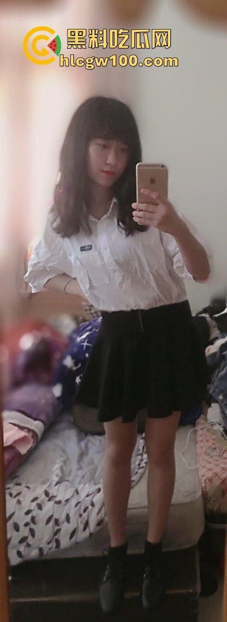 杭州商贸旅游学院【吴文琪】自拍骚照自慰视频流出，自称淫奴金主大佬远程调教。-5