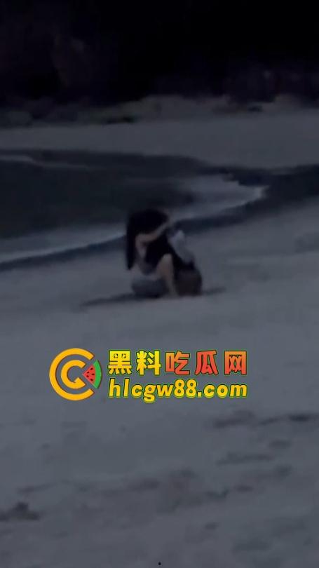 越南网黄『奥利安』岘港海滩操场完成任务,电动骚马达榨大哥屌汁炸沙,速操收米回去继续播!-9