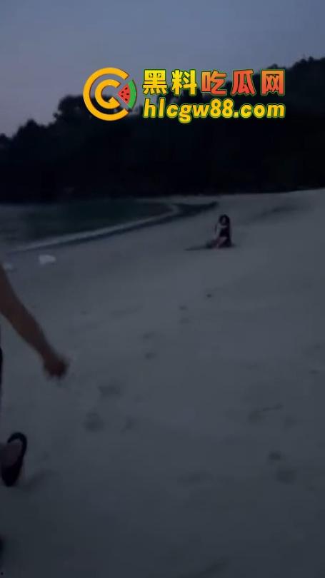 越南网黄『奥利安』岘港海滩操场完成任务,电动骚马达榨大哥屌汁炸沙,速操收米回去继续播!-12