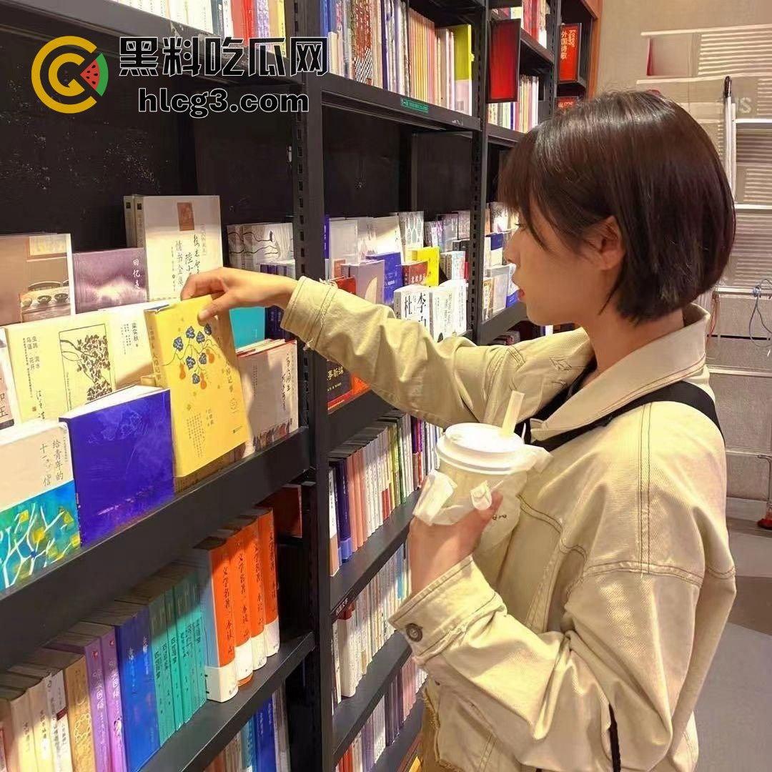 叶璇亲密旅拍视频流出,上海美女与青岛男友激情狂欢,云盘泄密大尺度片段引发轰动!-6