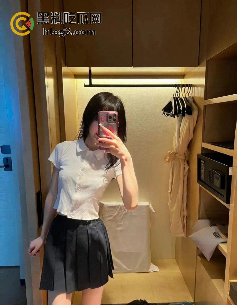 叶璇亲密旅拍视频流出,上海美女与青岛男友激情狂欢,云盘泄密大尺度片段引发轰动!-13