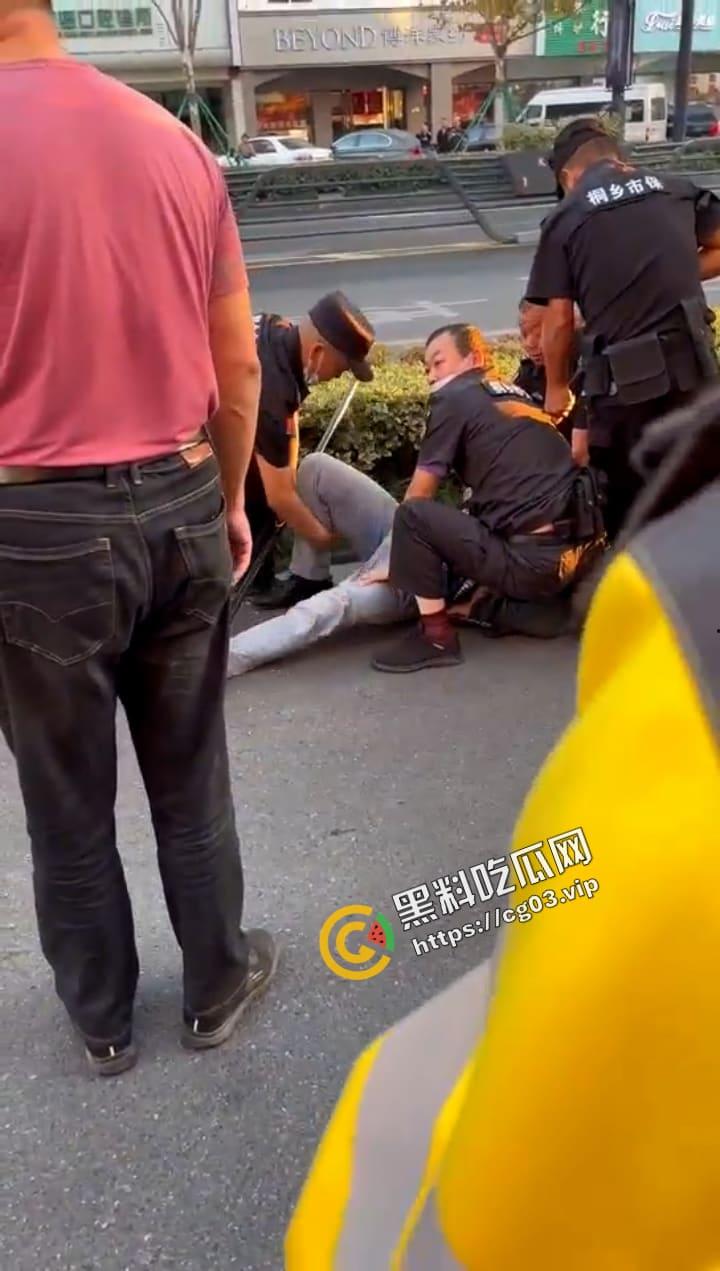 桐乡 男子因纠纷行凶 用榔头猛烈锤击美女律师头部 当场被制服-6