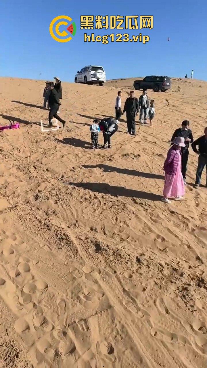 阿拉善左旗英雄会酿惨剧！孩子玩沙被碾压致骨折，网友吐槽：这地儿可不是玩沙的地儿！-11