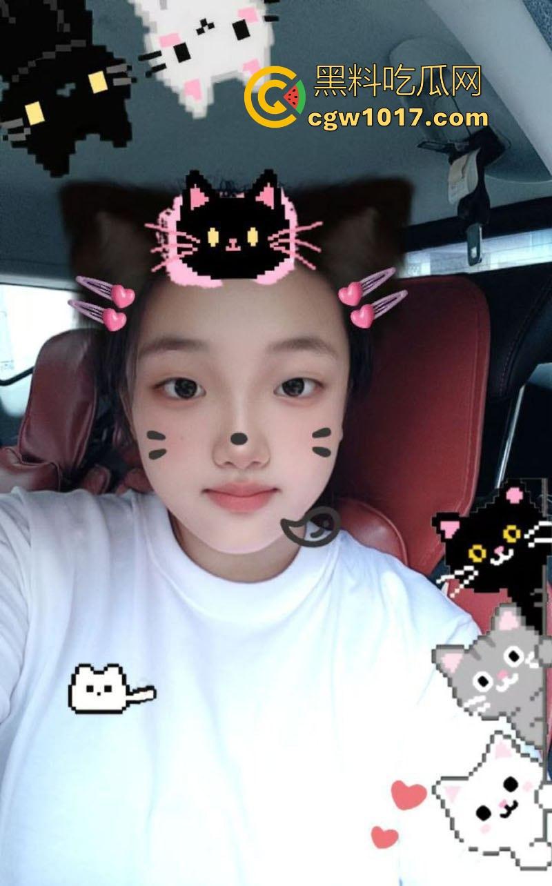 沈阳坦克巨乳大学生【刘宝月】E杯巨乳弹跳翘臀圆润白皙，却整天网上视频裸聊发骚发浪，黝黑骚逼揉奶自慰！-2