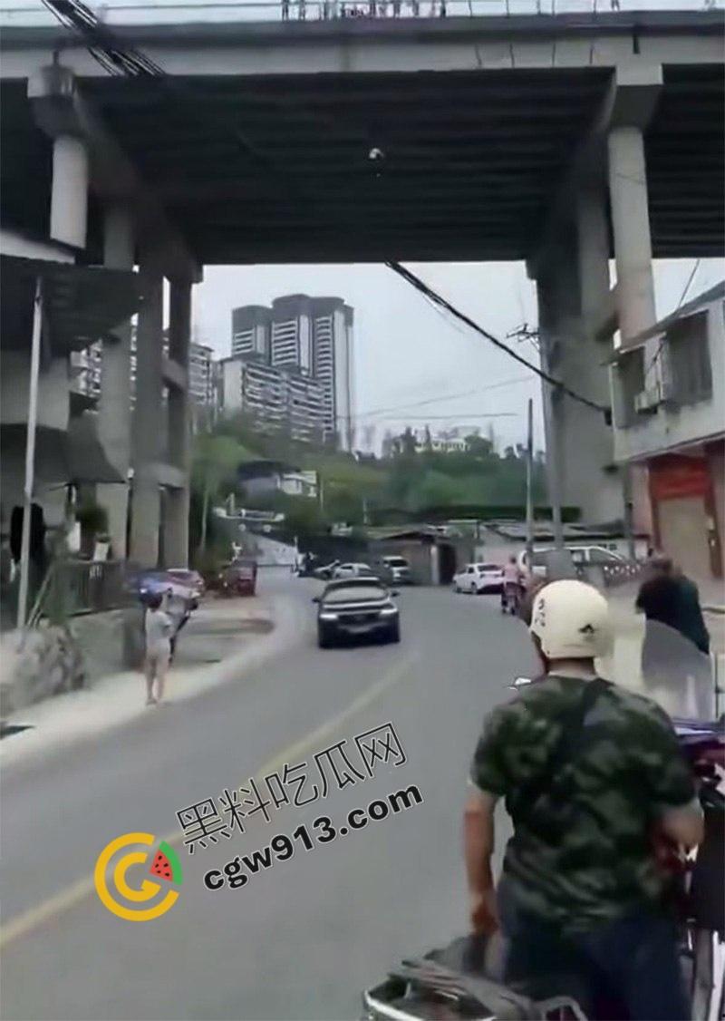 四川叙永县悲剧男子背负网贷,妻离子散绝望跳桥: 金钱社会我们该如何抉择?-5