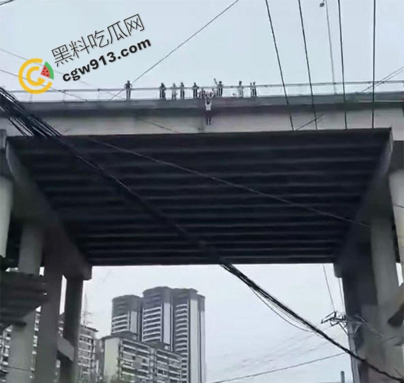 四川叙永县悲剧男子背负网贷,妻离子散绝望跳桥: 金钱社会我们该如何抉择?-6