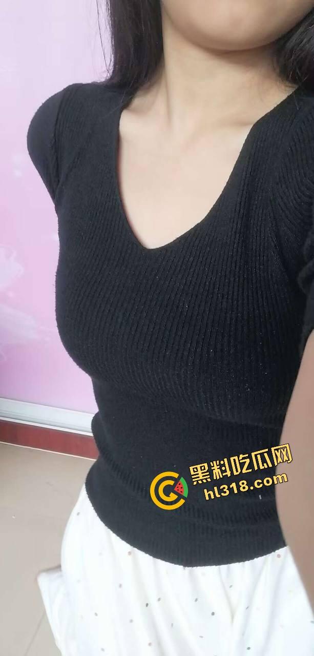 赤裸女奴街头裸坐,公然挑战道德底线,为主人任务无视众人,这是人性的扭曲还是道德的彻底沦丧?-5