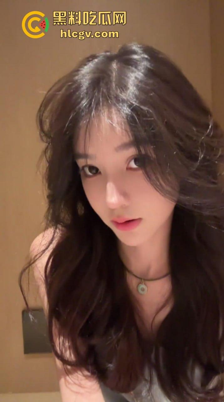 抖音50万粉丝网红【水煮白切】被爆兼职外围全国可飞 高价定制福利与聊天记录流出!-15