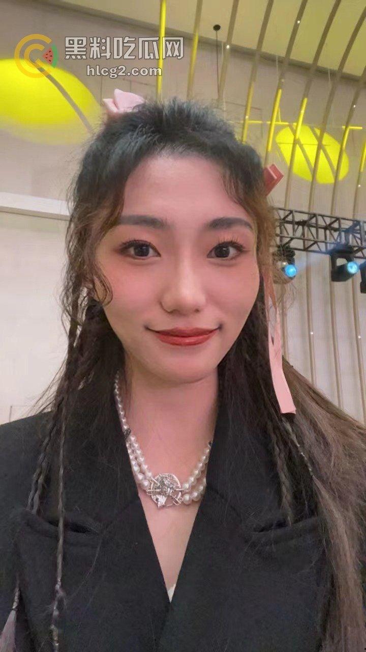 上海财经女大学生「丁一卓」白天乖巧,夜晚转变为性感小母狗!长腿美貌大揭秘-7