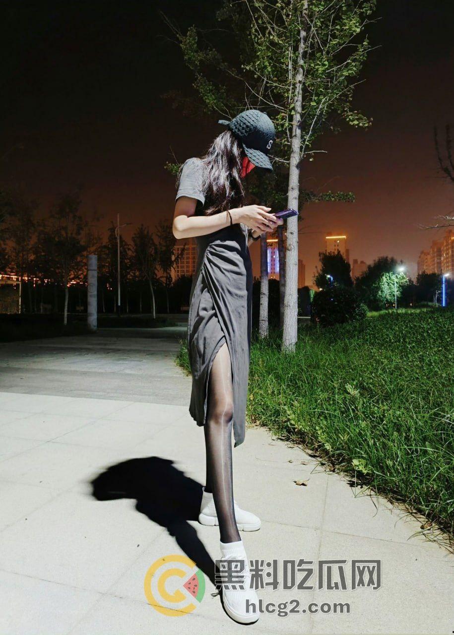 上海财经女大学生「丁一卓」白天乖巧,夜晚转变为性感小母狗!长腿美貌大揭秘-11