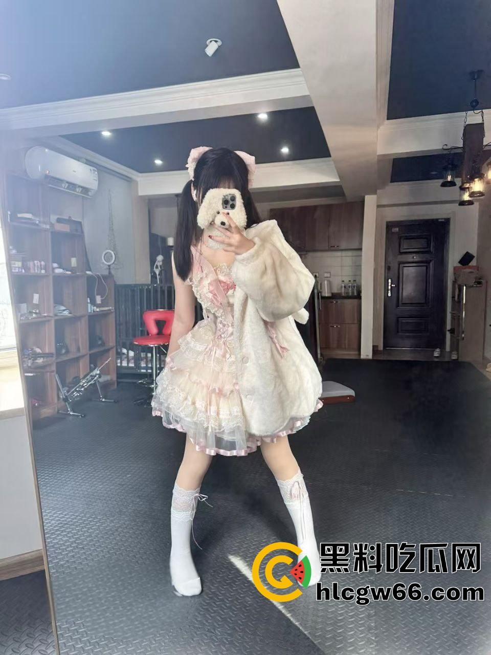 河北女大学生【孙可心】被金主爸爸保养随意玩弄,充分暴露m本性,人前露出,鞭子调教!-1