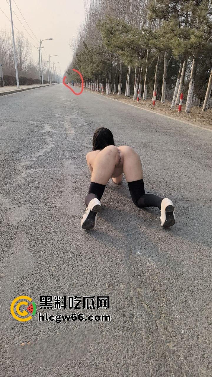 河北女大学生【孙可心】被金主爸爸保养随意玩弄,充分暴露m本性,人前露出,鞭子调教!-9