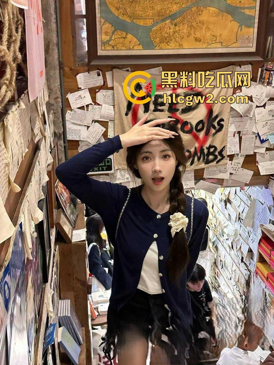 厦门永劫网瘾少女『方若瑶』被爆!骚得无药可救 全网最粉粉嫩鲍鱼被无套乱操,舔鸡巴舔到满脸精液!-11