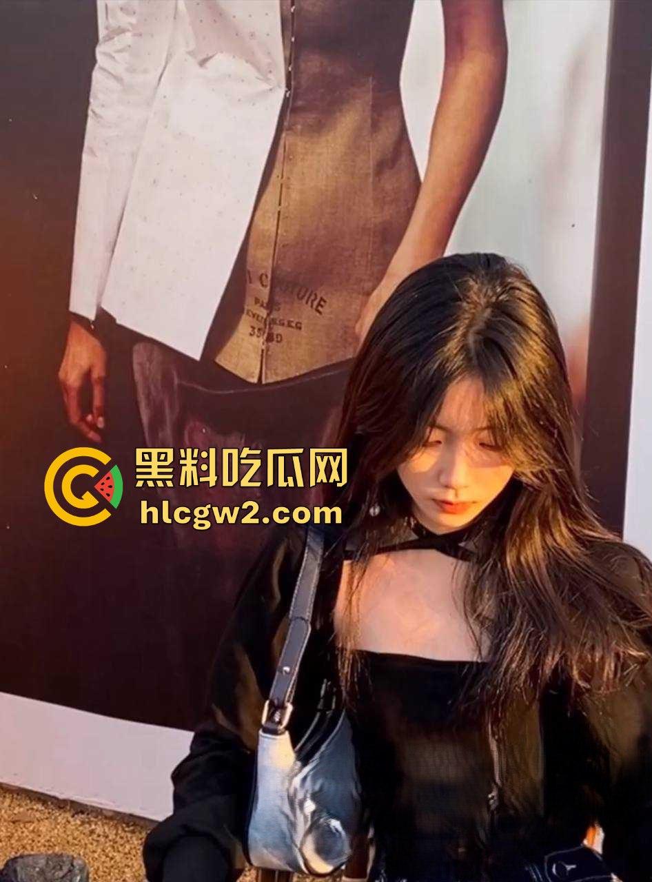 厦门永劫网瘾少女『方若瑶』被爆!骚得无药可救 全网最粉粉嫩鲍鱼被无套乱操,舔鸡巴舔到满脸精液!-13