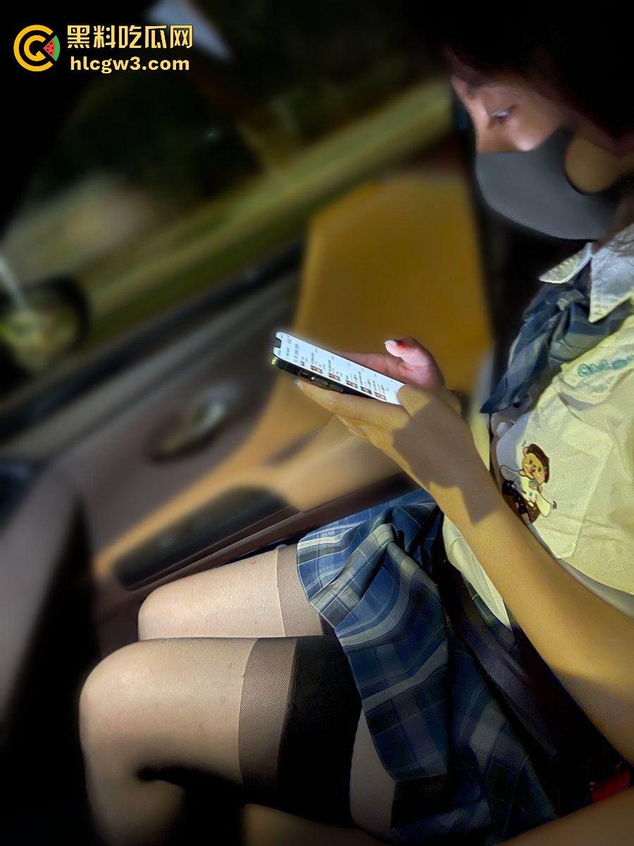 反差人妻博主爆火 【ShahollyYC】撅起肥美大屁股,粉嫩阴唇和屁眼清晰可见,骚到极致!v-35