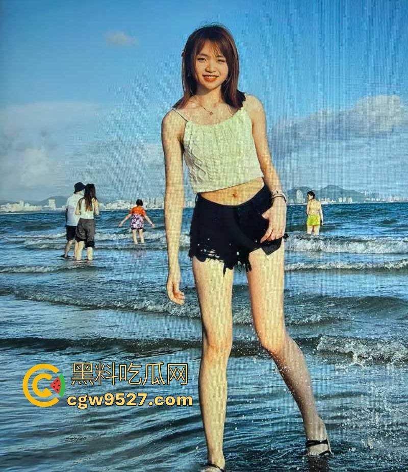 浙江大学反差小母狗【袁梓琪】网上聊骚约炮，骚照勾引炮友，被约见面直接狂干，私密视频被流出！-9