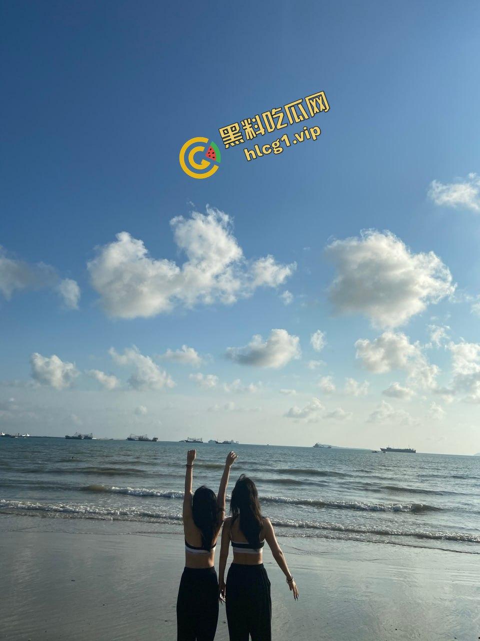 网友投稿曝光!三亚旅游认识的姐妹花,喝酒聊天微醺片刻,酒店卫生间干炮,愉快邂逅!-2