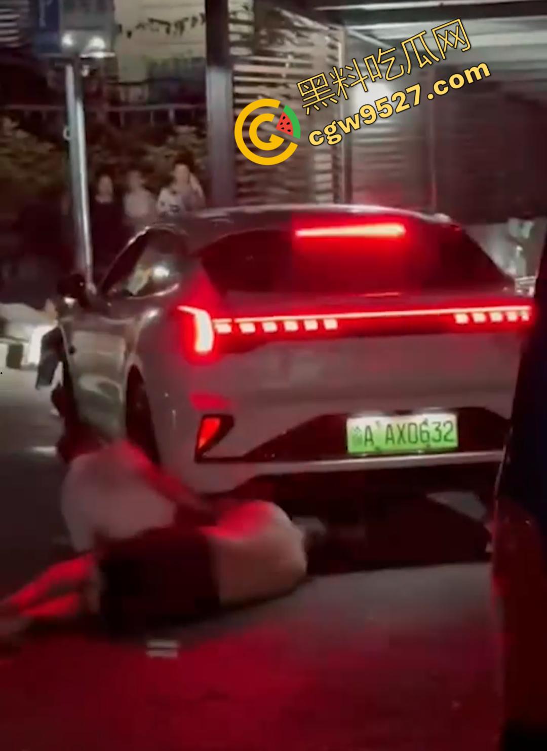 愤怒驾驶酿惨剧!重庆车主暴躁碾压群众,1死4伤!现场惨不忍睹,众怒难平!-7