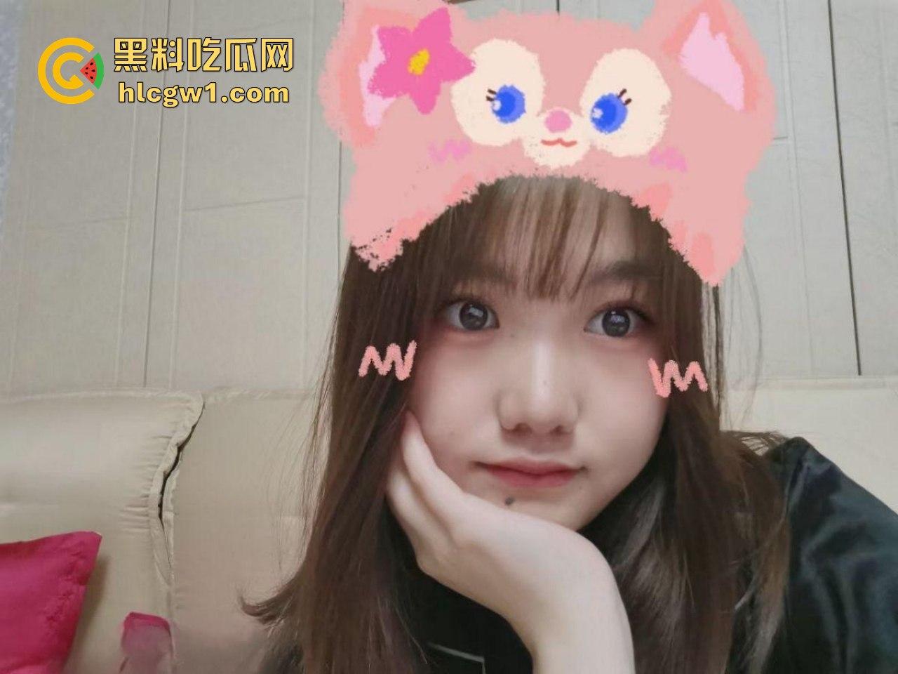 天津财经学院大三学姐【杨敏允】自拍流出!00后小妹子骚得很,和男友玩得真开!-2