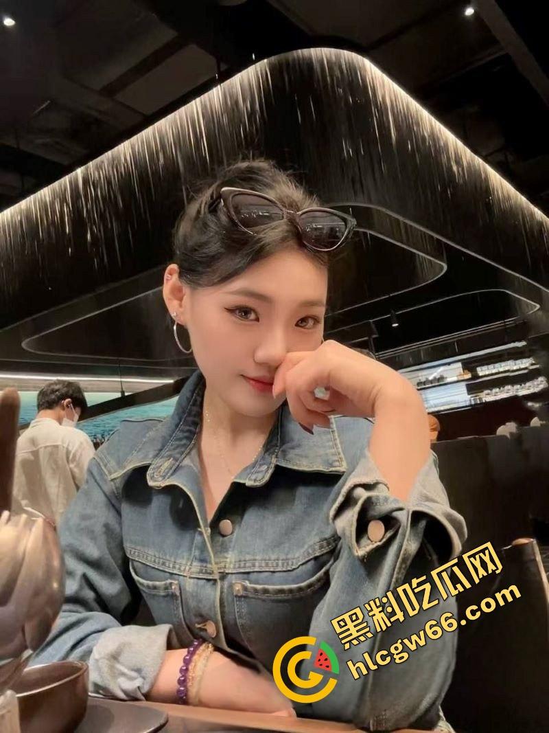 南京情趣店老板娘【王明睿】啪啪视频流出,情趣老板娘边试内衣边撩鸡巴,被后入爆操扇臀抽插爽到浪叫!-1