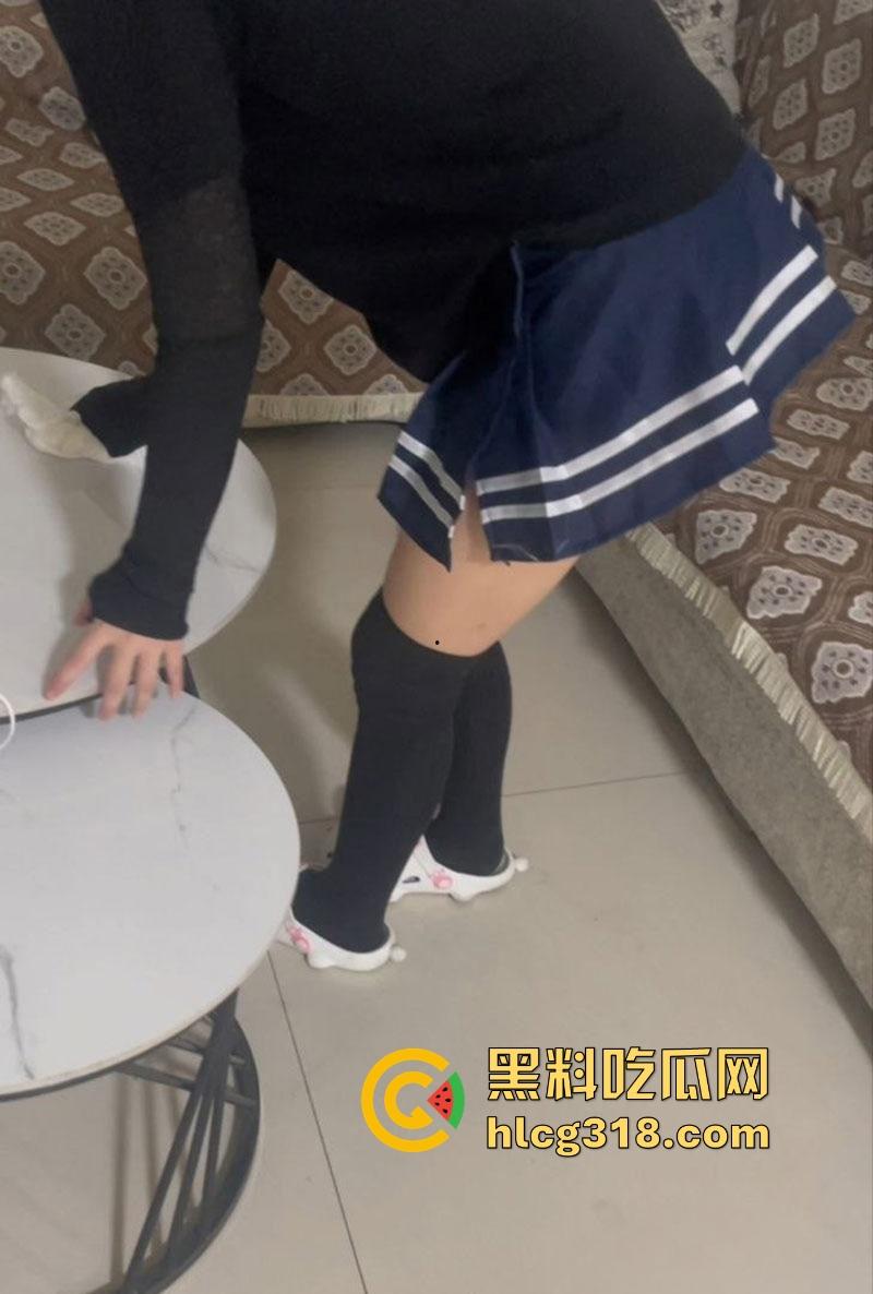 海角社区【朋友的妹妹】JK嫩妹不穿内裤色诱 欲火攻心大力狂插白虎蜜穴!-4