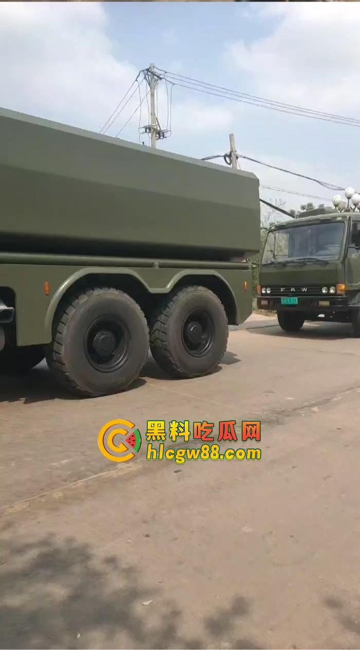 某战区海军战机海南训练失事,飞行员成功跳伞,战机坠毁临高县,所幸未造成地面损失!-2