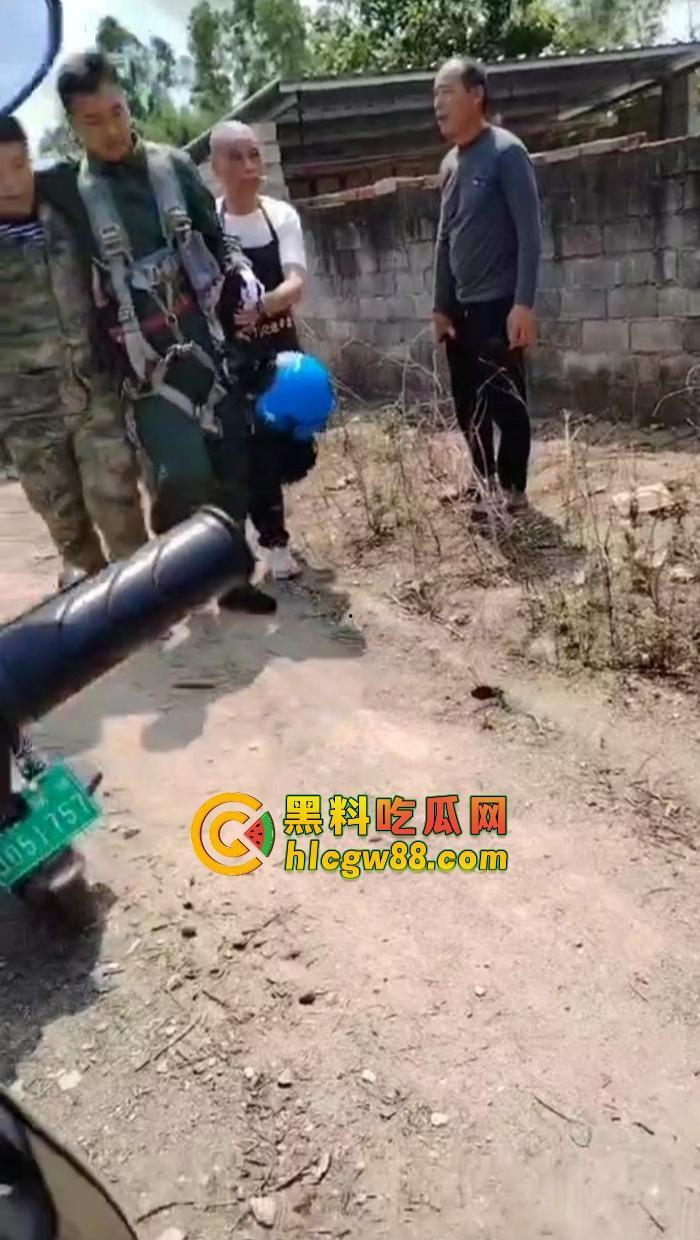 某战区海军战机海南训练失事,飞行员成功跳伞,战机坠毁临高县,所幸未造成地面损失!-3