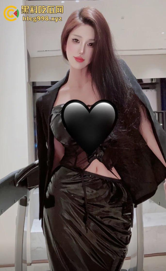 抖音网红【顾灵曦】翻车!全身科技制造,300块加微信,卖衣服是假,给钱就能草!-3