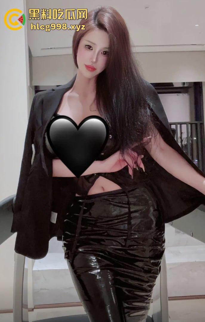 抖音网红【顾灵曦】翻车!全身科技制造,300块加微信,卖衣服是假,给钱就能草!-9