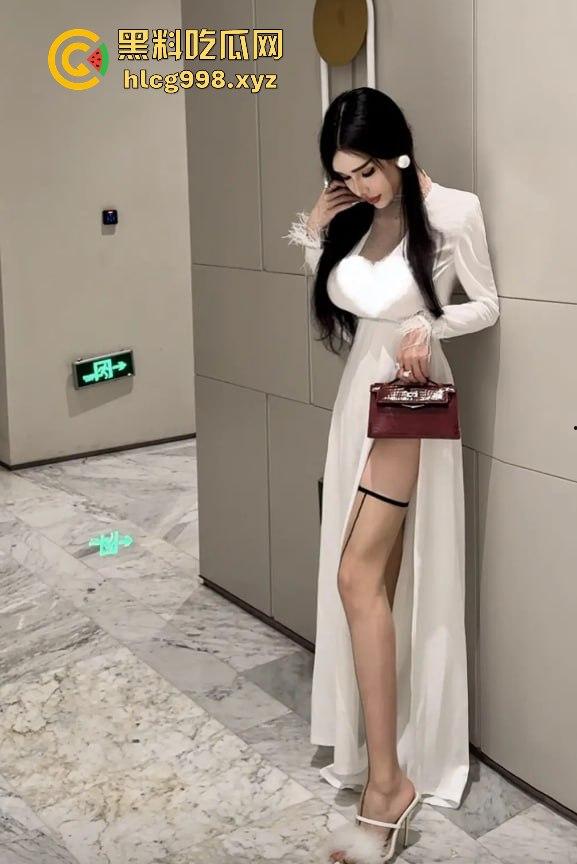 抖音网红【顾灵曦】翻车!全身科技制造,300块加微信,卖衣服是假,给钱就能草!-10