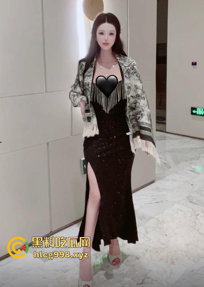 抖音网红【顾灵曦】翻车!全身科技制造,300块加微信,卖衣服是假,给钱就能草!-14