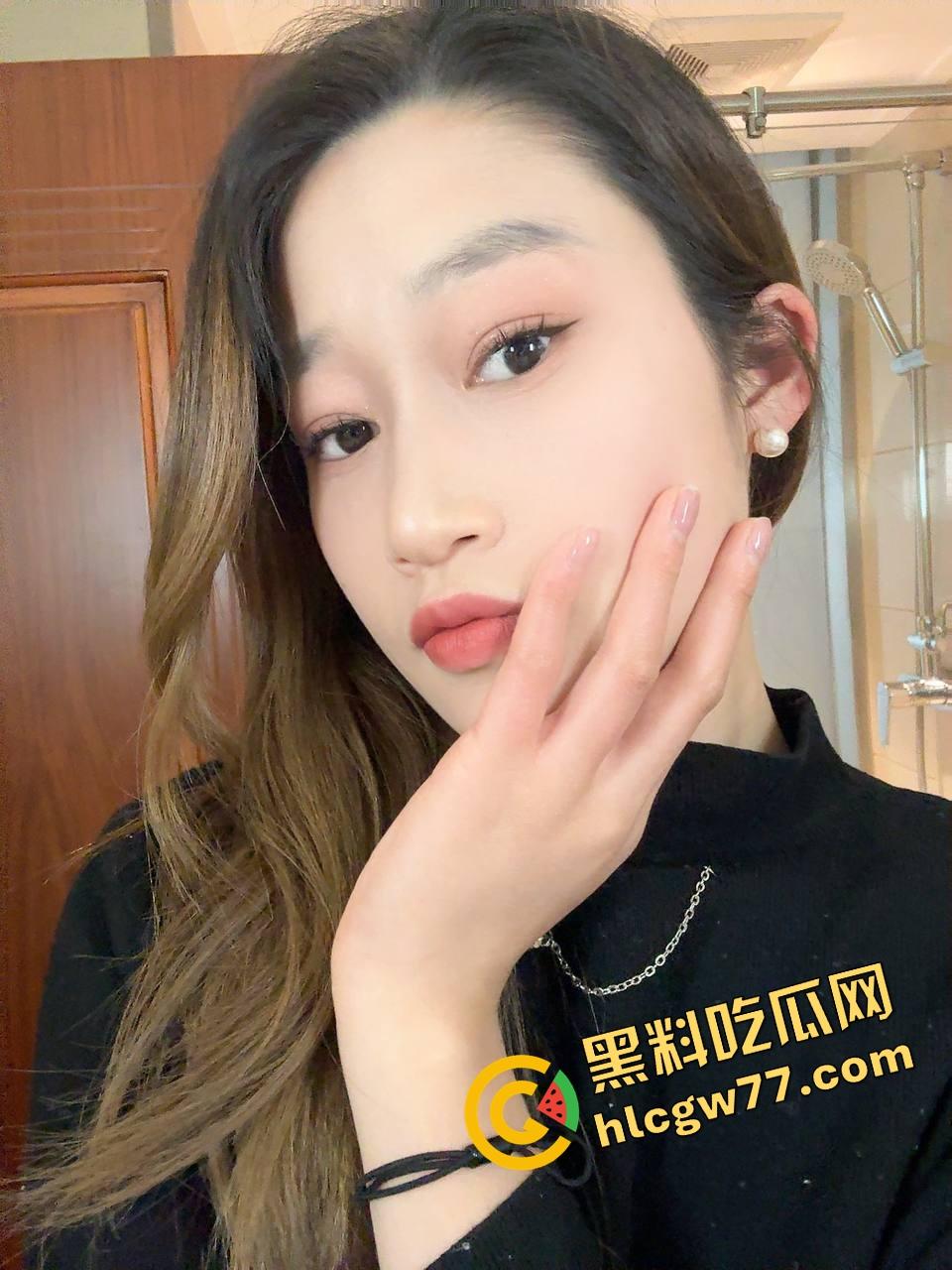 成都环球中心情侣不拉窗帘打野战,光着身子对着窗外狂操,现场直播皮影戏,爽到飞起!-1